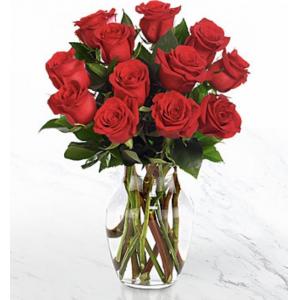 FE82 12 Red Roses with long stems in a transparent vase