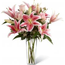 B25-4390 The FTD® Simple Perfection® Bouquet by BHG®
