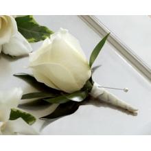 D12-4629 The FTD® White Rose Boutonniere