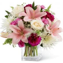 S47-4552 The FTD® Shared Memories Bouquet