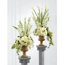 W10-4641 The FTD® Classic White Arrangement